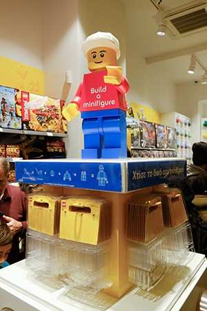 build-a-mini-figure-1-AMjzR.jpg