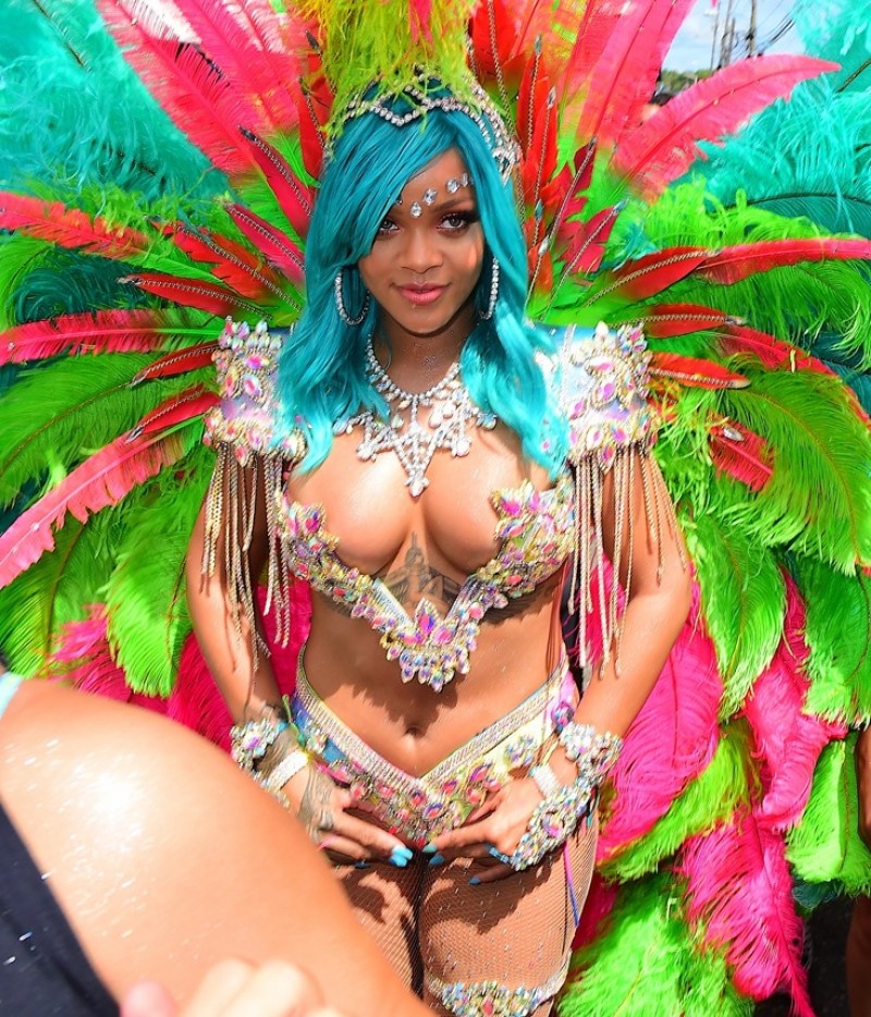 rihanna-carnival-zooradio.jpg