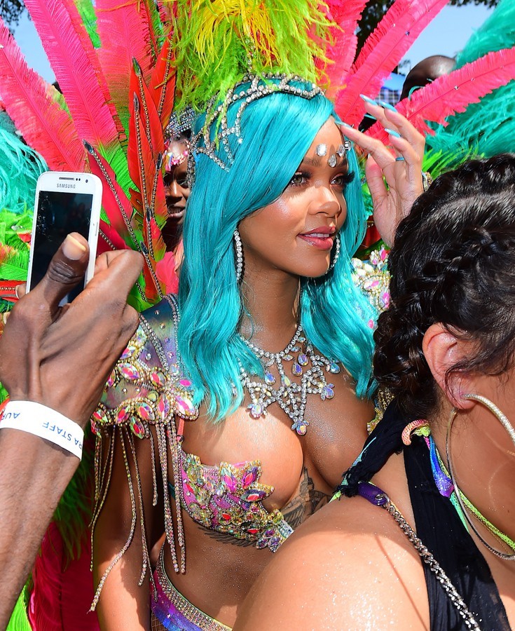 rihanna-carnival-zooradio3.jpg