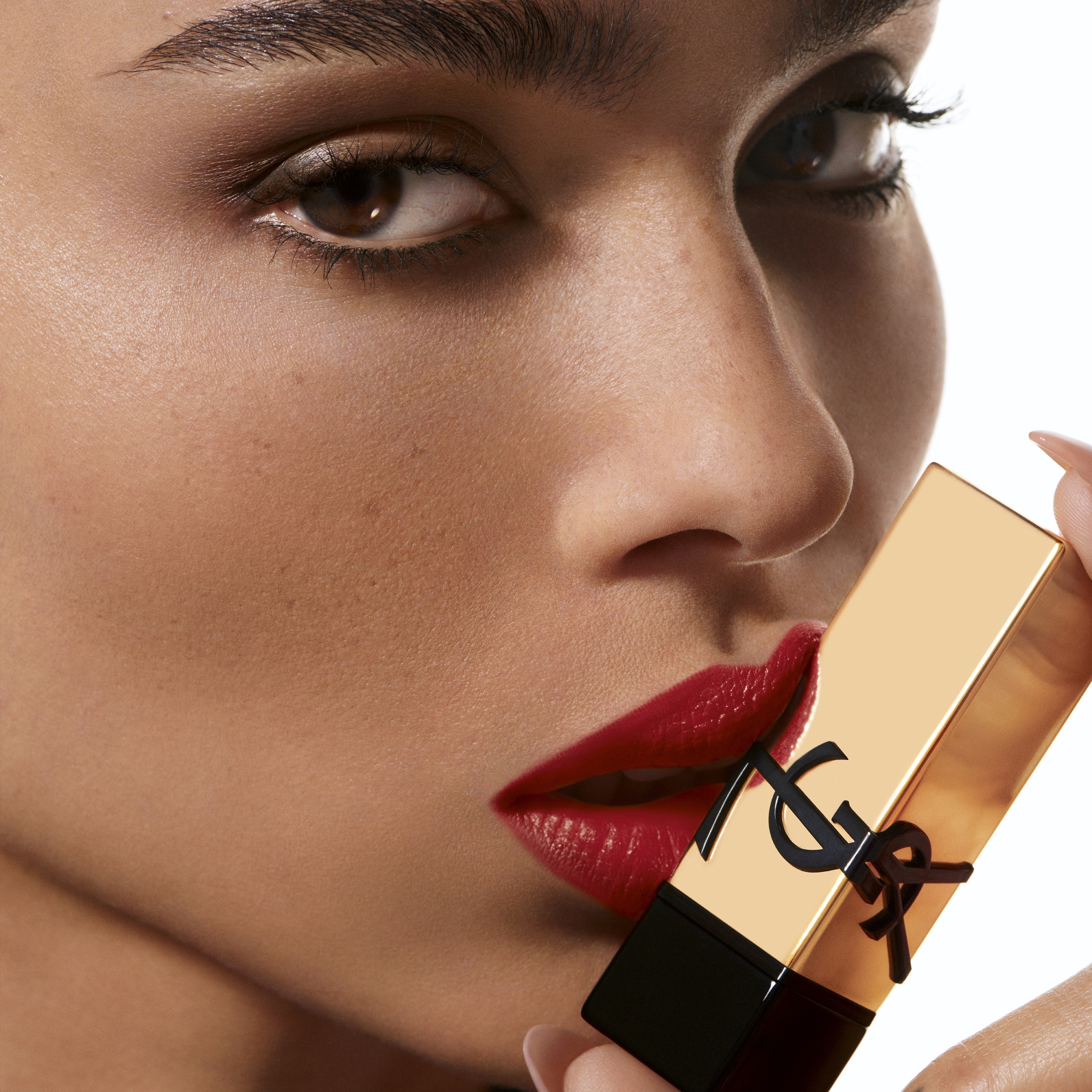 ysl-dmi-makl-rpc-23-behind-the-scene-rouge-muse-zoe-frontal-head-square-3000x3000px-3614273945219-rgb.jpg