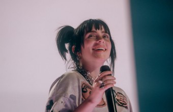 Η Billie Eilish παρουσίασε ζωντανά το νέο τραγούδι «TV»