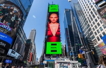 Η Έλενα Τσαγκρινού εμφανίστηκε στα billboards της Times Square στη Νέα Υόρκη!