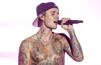 Ο Justin Bieber αναβάλλει ξανά την περιοδεία του