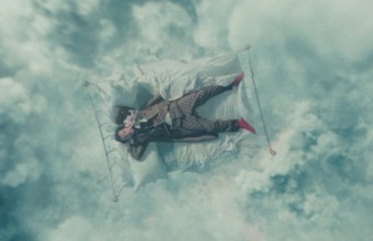 Ο Harry Styles κυκλοφορεί το music video του «Late Night Talking»