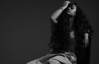 Η H.E.R. κυκλοφορεί το νέο άλμπουμ «Back Of My Mind»