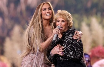 Η Jennifer Lopez τραγούδησε μαζί με τη μητέρα της στη σκηνή!