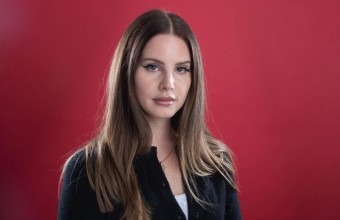 Η Lana Del Rey κυκλοφορεί τρία νέα τραγούδια από το επερχόμενο άλμπουμ της!