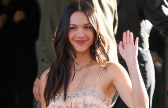 Olivia Rodrigo: Θριαμβευτικό ντεμπούτο στο No. 1 του Billboard 200 με το «You Seem Pretty Sad For A Girl So In Love»