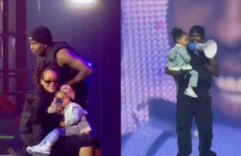Η Rihanna εμφανίστηκε στη σκηνή με τον γιο της Riot στη συναυλία του A$AP Rocky