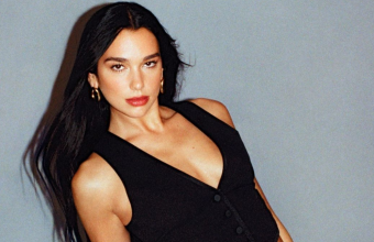 Η Dua Lipa στηρίζει τις διαδηλώσεις κατά του τουριστικού project Κούσνερ–Ιβάνκα Τραμπ στην Αλβανία