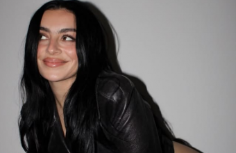 Charli xcx: Έγραψε ιστορία στα βρετανικά charts με δύο No. 1 άλμπουμ μέσα στο 2026