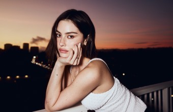 Gracie Abrams: «Δεν φανταζόμουν ποτέ ότι θα γινόμουν ηθοποιός» – Το μεγάλο βήμα από τη μουσική στον κινηματογράφο