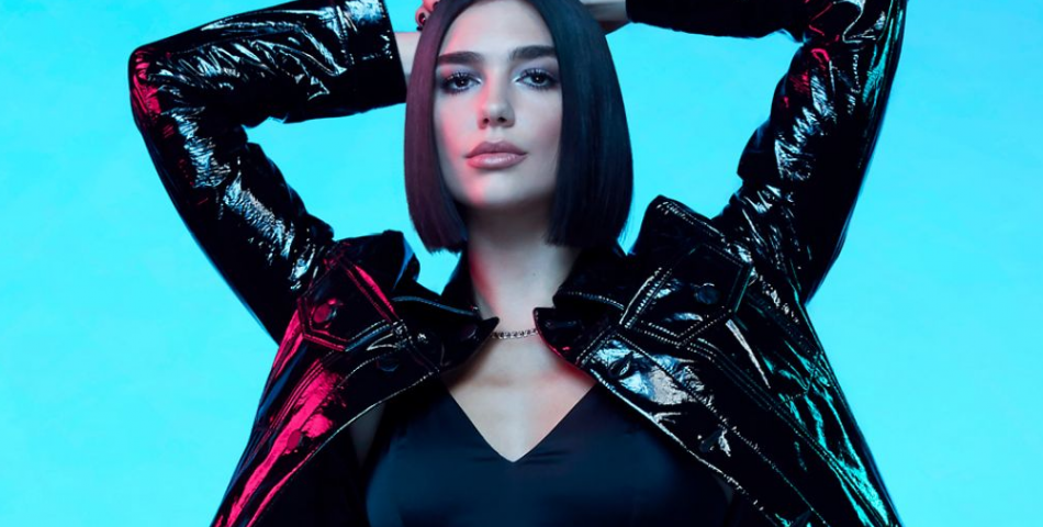 H Dua Lipa ενημερώνει κλαίγοντας ότι το άλμπουμ της θα κυκλοφορήσει νωρίτερα επειδή διέρρευσε