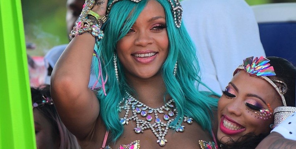 Αποκαλυπτική η Rihanna στο καρναβάλι των Μπαρμπέιντος