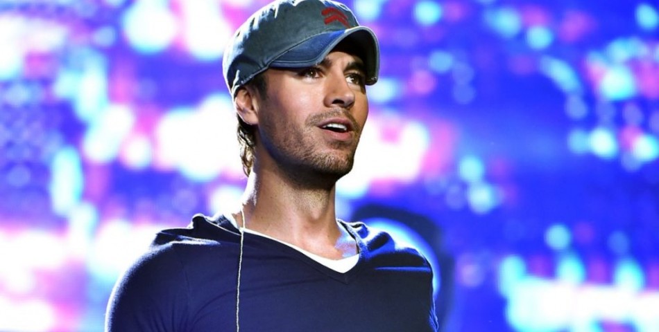 Enrique Iglesias: Το καυτό φιλί με θαυμάστρια που προκάλεσε αντιδράσεις