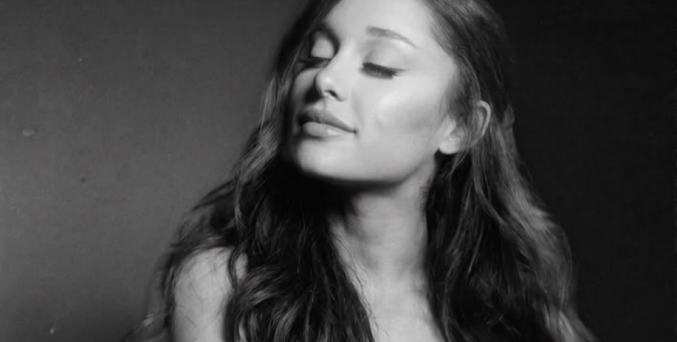 Ariana Grande: Αποκάλυψε το πρώτο teaser του «Petal» με αέρα κλασικού Hollywood