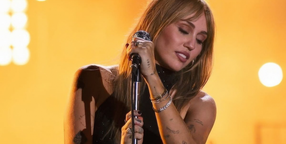 H Miley Cyrus επιστρέφει στη σκηνή με νέους όρους και σχέδια για περισσότερες εμφανίσεις