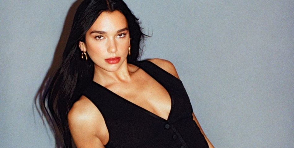 Η Dua Lipa στηρίζει τις διαδηλώσεις κατά του τουριστικού project Κούσνερ–Ιβάνκα Τραμπ στην Αλβανία