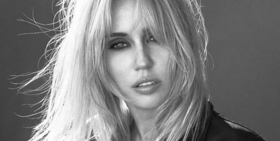 Η Miley Cyrus επιστρέφει στην κορυφή του Billboard 200 έπειτα από 13 χρόνια