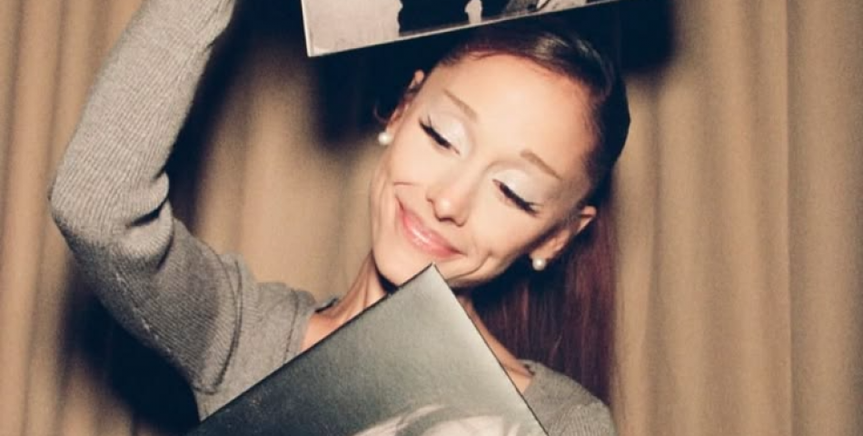  Ariana Grande: Στην κορυφή του Billboard 200 το «Petal» με το μεγαλύτερο ντεμπούτο της δεκαετίας
