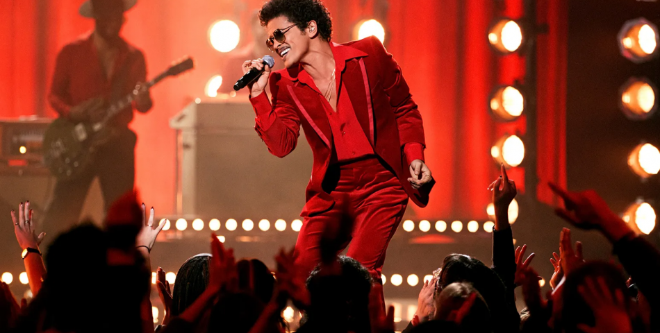 Bruno Mars εξηγεί γιατί θέλει το κοινό του μακριά από τα κινητά στις συναυλίες