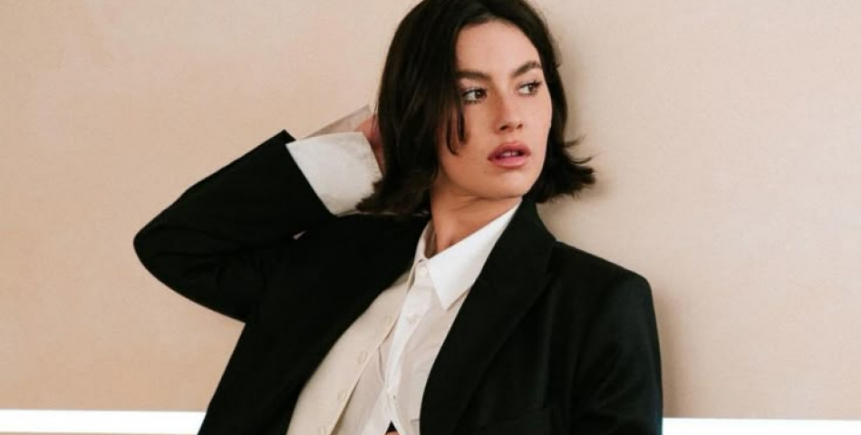 ​  Gracie Abrams: Το τραγούδι του «Daughter From Hell» που δεν μπορούσε να ακούσει – «Ήθελα να βγάλω τα μάτια μου»
