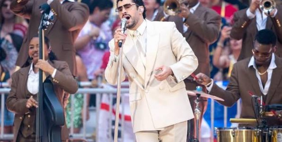 Bad Bunny διέκοψε τη συναυλία του στο Λονδίνο για να εκφράσει την αλληλεγγύη του στη Βενεζουέλα